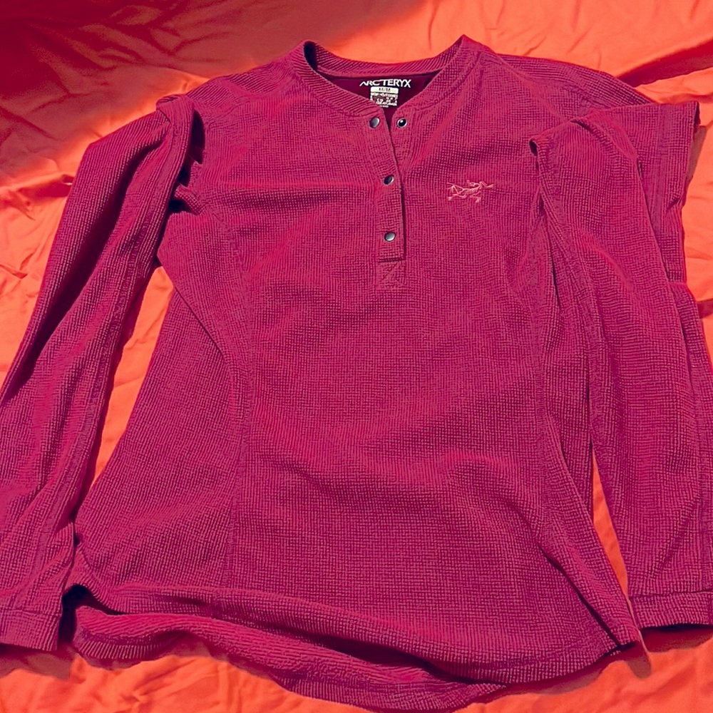 Arc’teryx women’s button up shirt size M